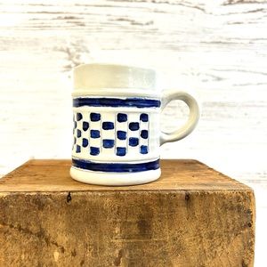 Williamsburg mug colonial blue pottery cup